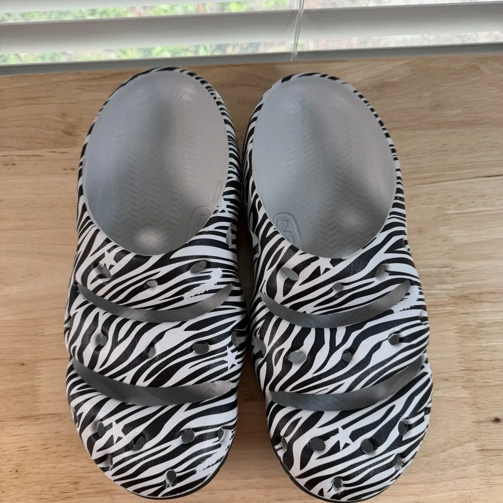 KEEN Yogui Arts Men's size 14 Slide Clog Shoes Sandals Black White Zebra Star